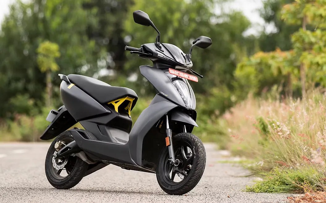 Ather 450S Right Front Three Quarter