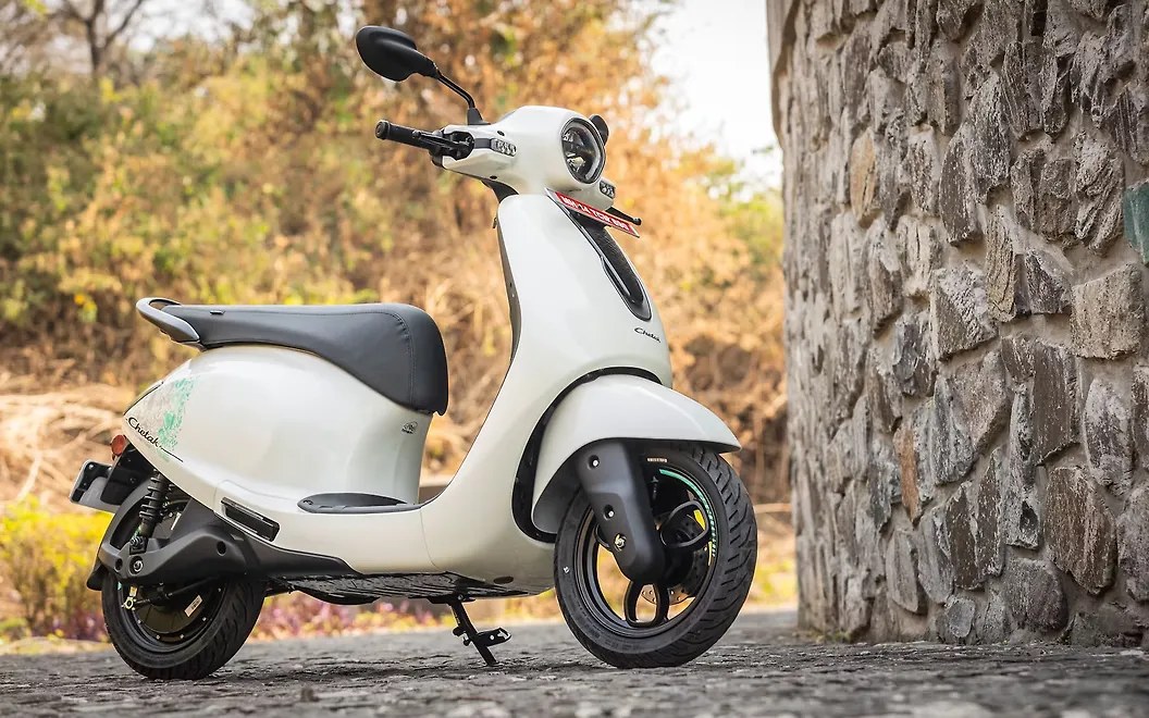Bajaj Chetak C25 Right Front Three Quarter