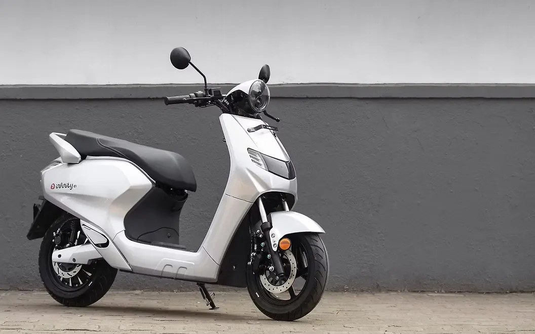 Bounce Infinity E1 Right Front Three Quarter