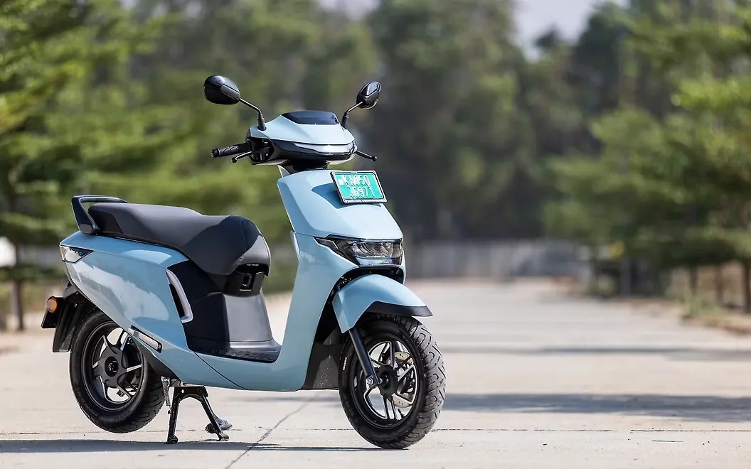 Honda Activa e Right Front Three Quarter