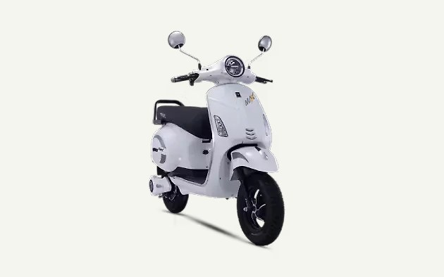PURE EV EPluto 7G Right Front Three Quarter