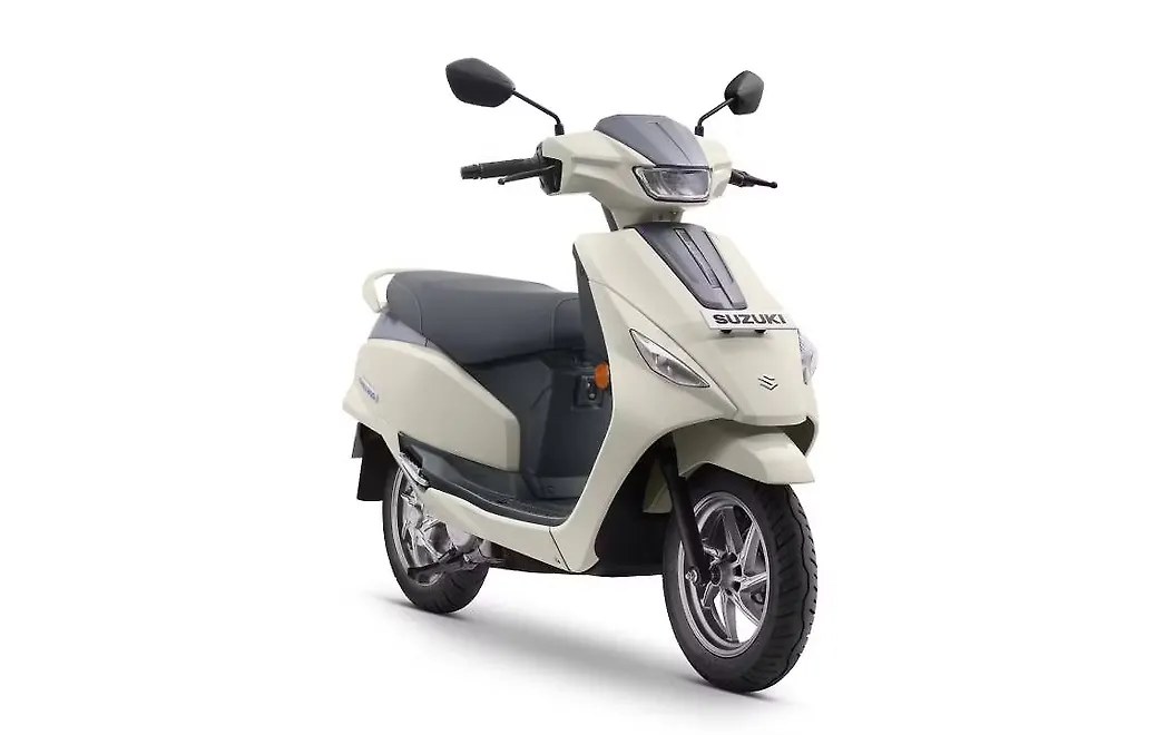 Suzuki E Access Right Front Three Quarter